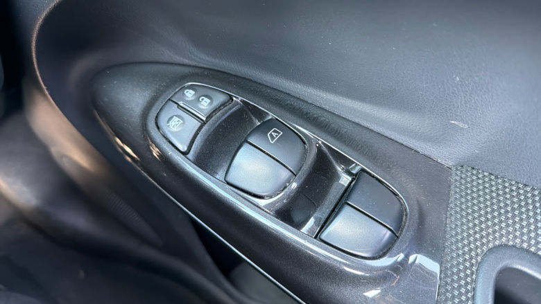 Nissan Juke 1.2 DiG-T N-Connecta 5dr Petrol Hatchback